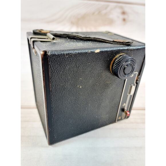 Vintage 1950s Tower 120 B2 Film Camera Flash Kit W/ Bulbs - Picture 11 of 16